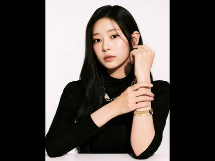 Fakta Menarik Kim Min-ju, Mantan Member IZ*ONE yang Jadi Lawan Main Seo Kang-joon