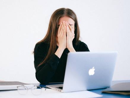 Terlalu Sering Main Gadget? Hati-Hati Terjangkit Sensory Overload Syndrome